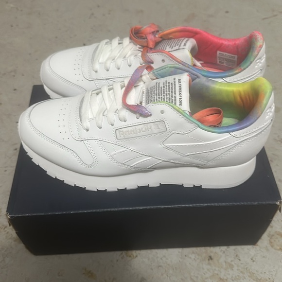 Reebok white shoes pride version - Picture 2 of 4